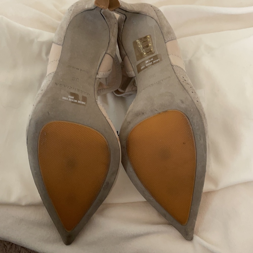 Balenciaga nude dual material heels! Seen on Kim K - Picture 3 of 10